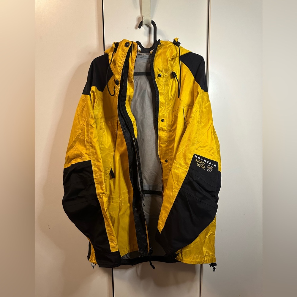 VINTAGE WOMENS MOUNTAIN HARDWEAR JACKET